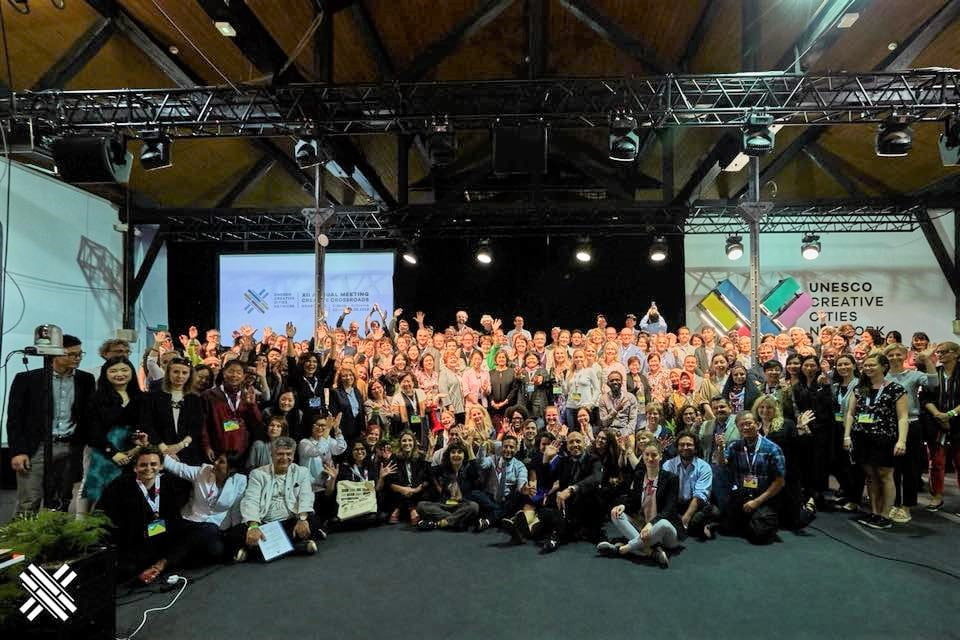 Foto de familia de las delegaciones de las 180 ciudades participantes en la asamblea