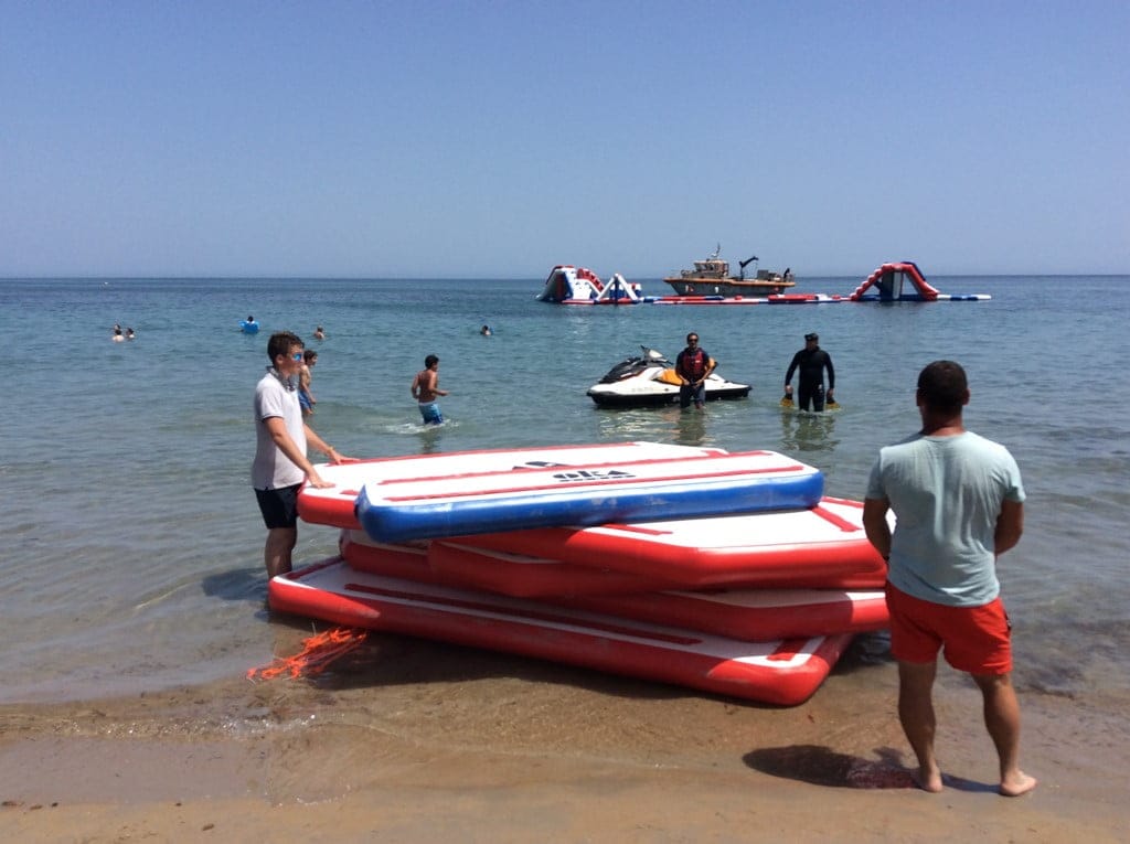 instalacion de la plataforma acuatica en el raset
