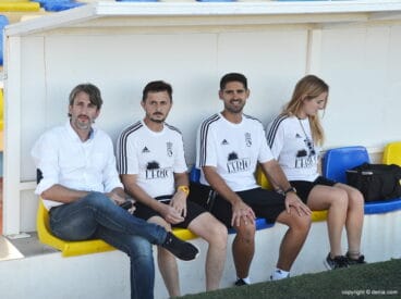 juan carlos signes junt a la resta del cos tecnic