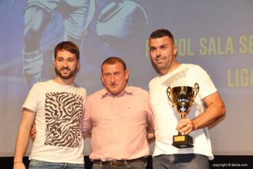 Jugadores del Darastaff’s Cal Nay tercer clasificado Liga Oeo