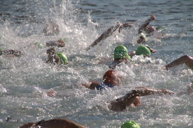 nadadores en la milla verde de benissa