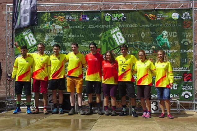 pepe domenech en el podio de campeones de espana de enduro btt