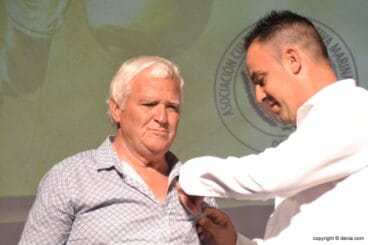 Portillo impone la insignia de oro a José María Orgaz