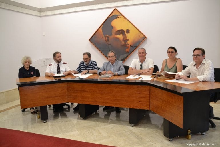 Representantes de ONGs y partidos políticos en la Comisión Especial de Ayuda a Refugiados de Dénia