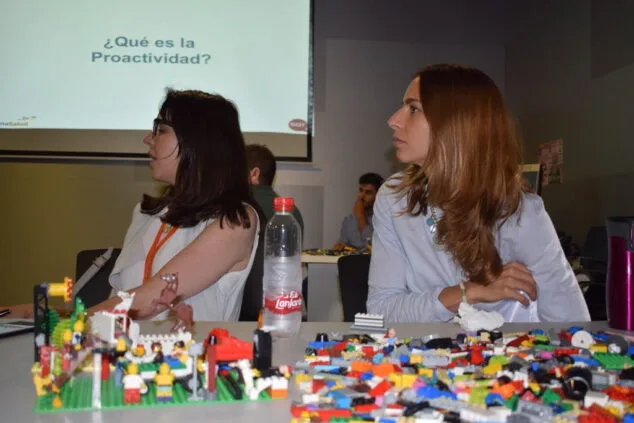 talleres con lego para los mir del hospital de denia
