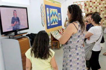 Visitando la exposición de fin de curso de Llunàtics y Dinàmics