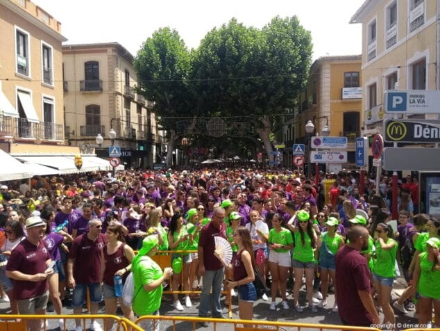 02 primer dia de fiestas de denia 2018 ambiente en la glorieta