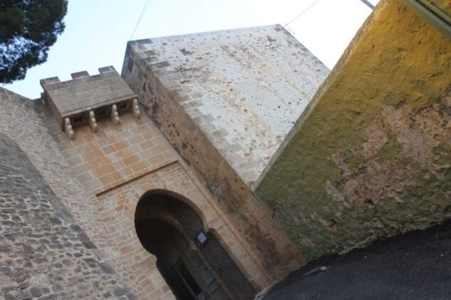 El Castillo de Dénia aumenta su belleza con la luz del atardecer 5 02 ruta al atardecer por el castillo de denia entrada