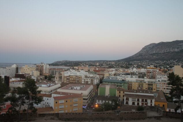 El Castillo de Dénia aumenta su belleza con la luz del atardecer 6 03 ruta al atardecer por el castillo de denia vistas