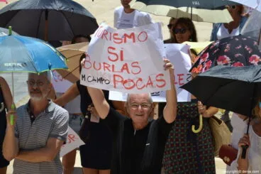 Concentración comerciantes Dénia – Pancartas de protesta