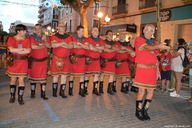 Moros y Cristianos comienzan la cuenta atrás para los días grandes con la entraeta de las Fiestas de Dénia 6 04 entrada de moros y cristianos en las fiestas de denia fila mozarabes