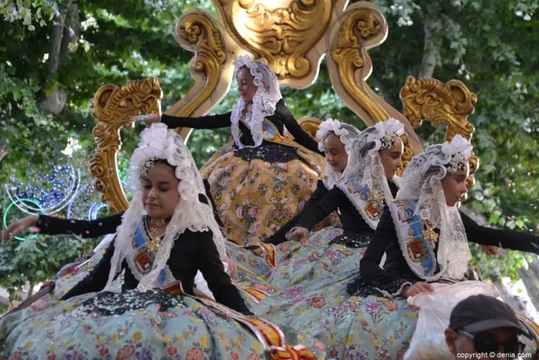 Carrozas Dénia 2018 - Bellea del Foc Infantil y corte de honor