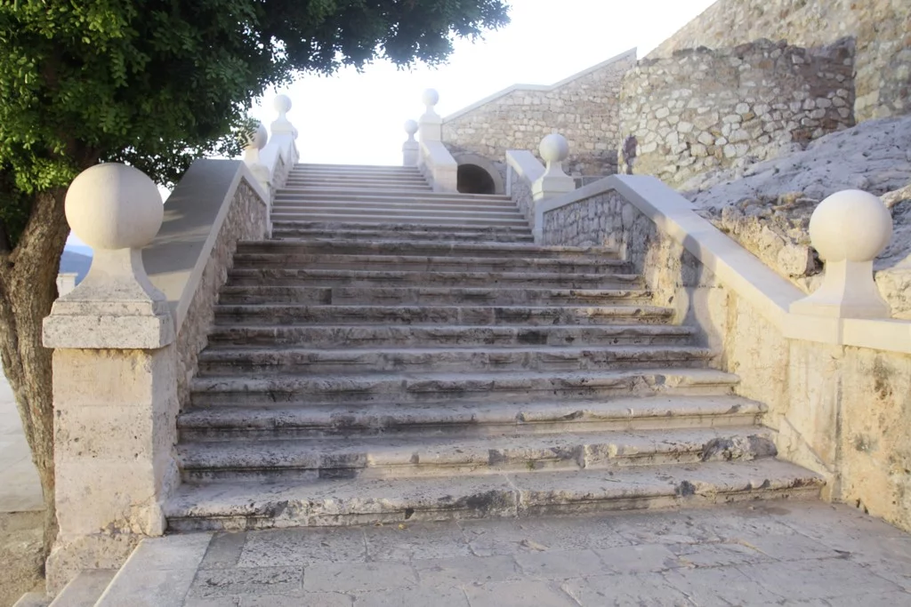Ruta al atardecer por el Castillo de Dénia – Escalera