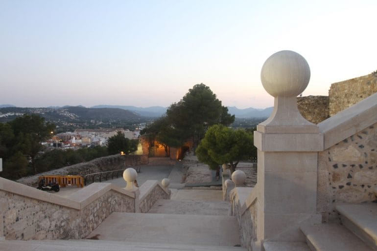 Ruta al atardecer por el Castillo de Dénia - vistas desde la escalera