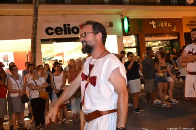 Moros y Cristianos comienzan la cuenta atrás para los días grandes con la entraeta de las Fiestas de Dénia 15 13 entrada de moros y cristianos en las fiestas de denia fila templaris