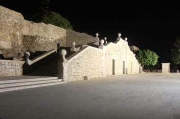 Ruta al atardecer por el Castillo de Dénia – Explanada de noche