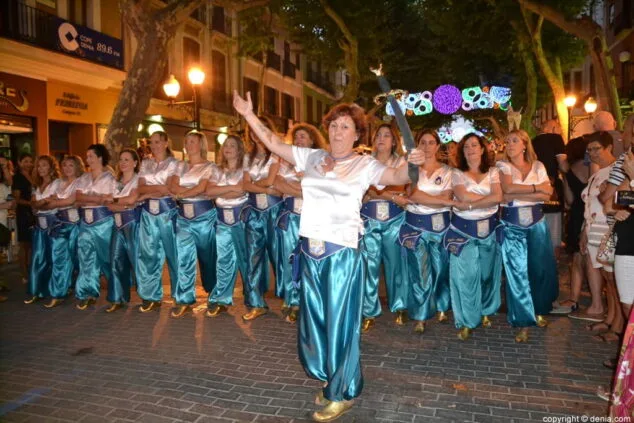 Moros y Cristianos comienzan la cuenta atrás para los días grandes con la entraeta de las Fiestas de Dénia 23 21 entrada de moros y cristianos en las fiestas de denia fila amazigh