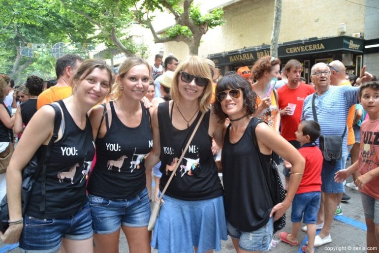 Primer día de fiestas de Dénia 2018 - Peñas en la calle Campos