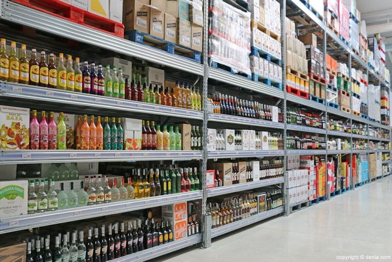 Diversas bebidas alcoholicas en Puga Cash Carry