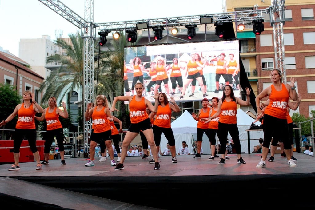 alumnos de zumba de dinamics