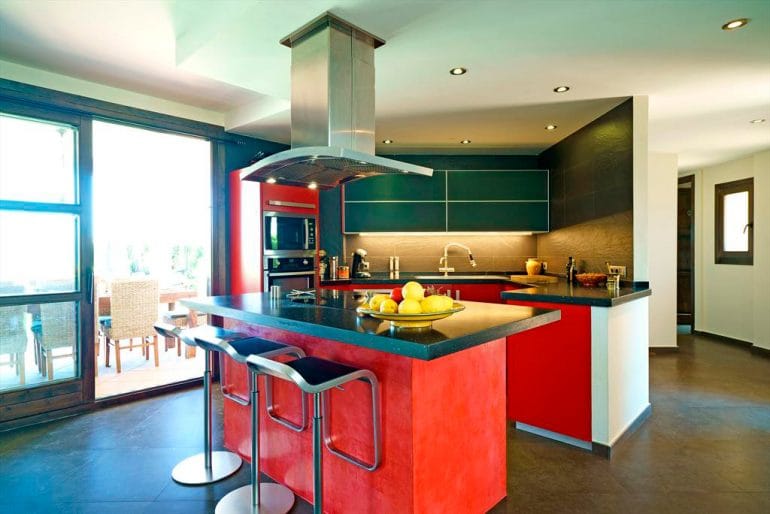 Amplia cocina Aguila Rent a Villa