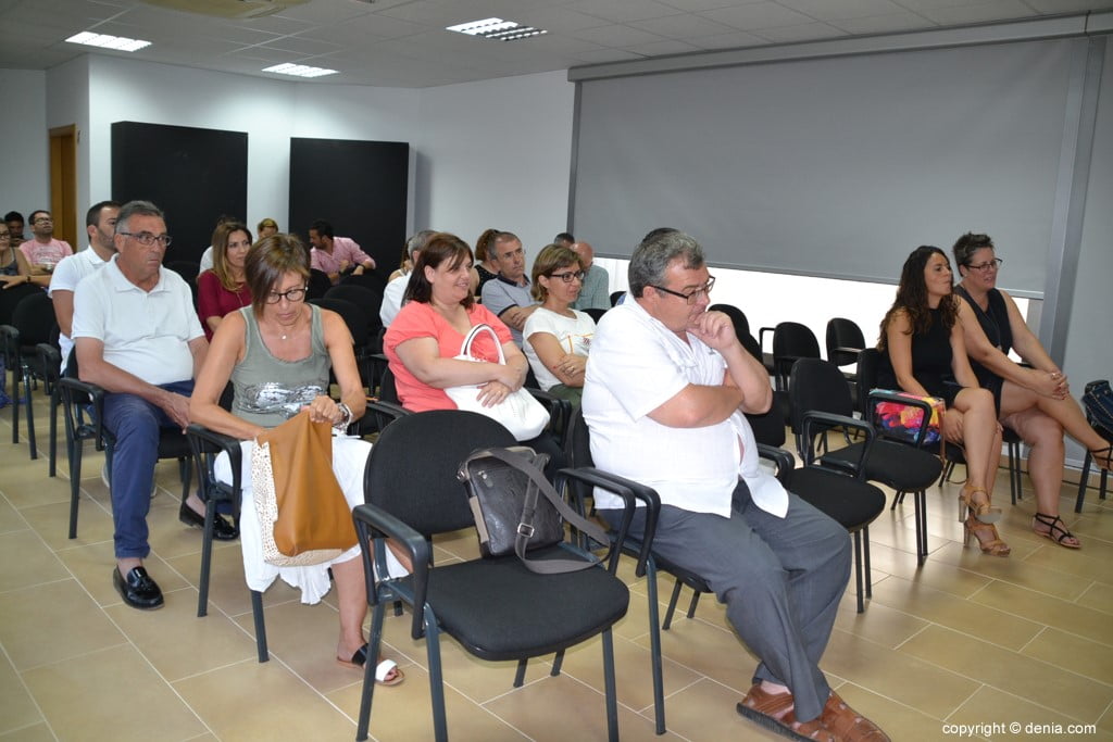 Asistentes a la charla de Vicent Soler en Dénia