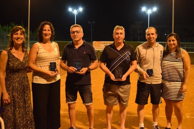 Campeones y Finalistas del Torneo Nocturno de Pádel