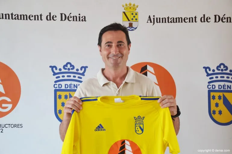 Diego MIñana en su presentación como entrenador del CD Dénia