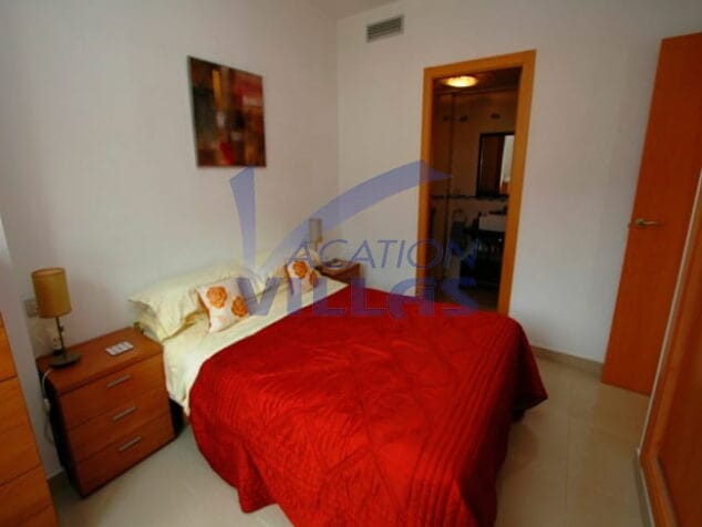 dormitorio con armarios empotrados vacation villas