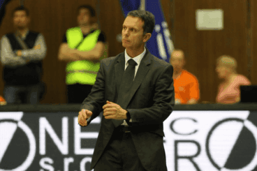 el entrenador roberto hernandez