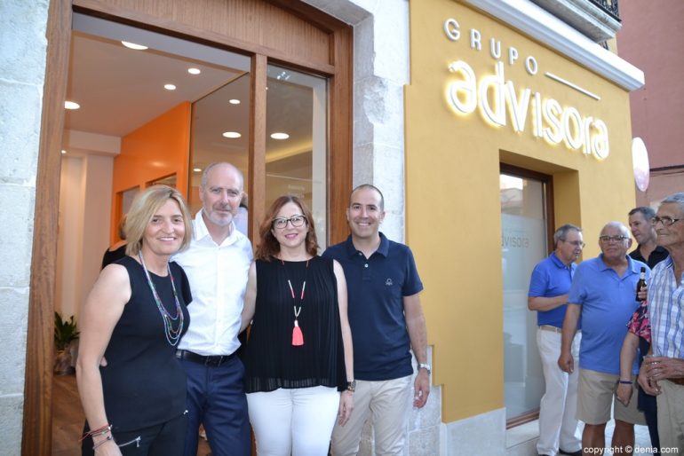 Equipo de Grupo Advisora en la inauguración de sus nuevas instalaciones