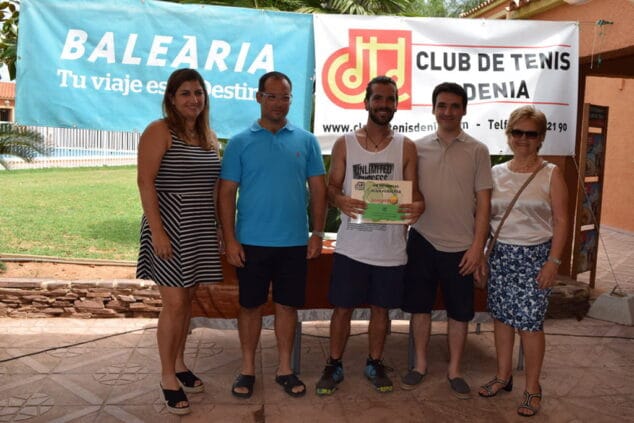 familia perianez con el ganador dani petken