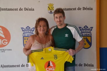 gema estrela en la presentacion de beibel