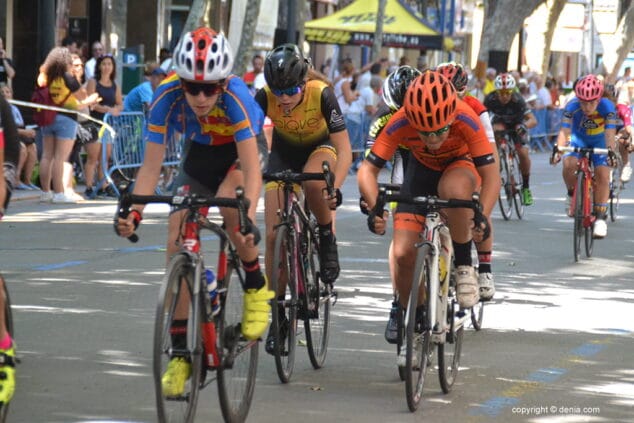 grupo de infantiles en el peloton
