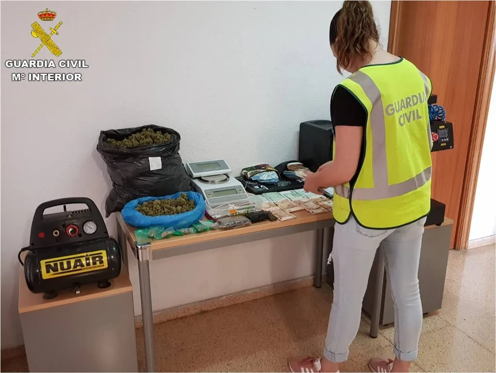 guardia civil durante una de las operaciones