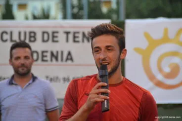 Javier Barranco hablando al público