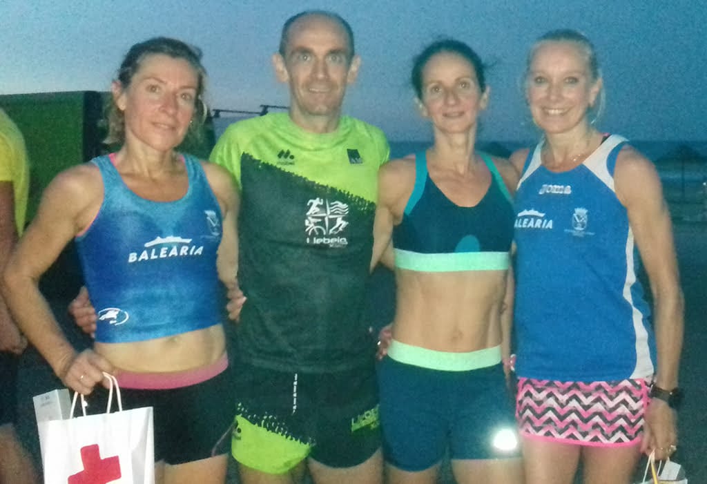 mayca sala junto a sus companeros en la carrera nocturna de oliva