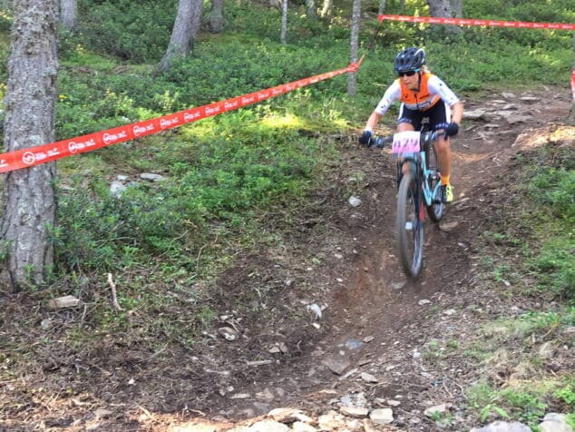 Gloria Medina del Multiesport-UCMontgó fue octava en la categoría F35 del Mundial Master de BTT 6 medina en plena prueba