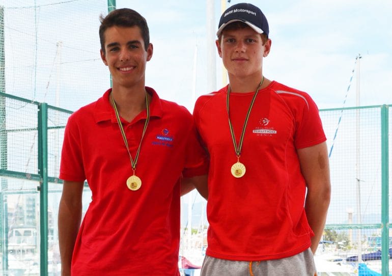 Miguel Abarca y Pablo Orgiler en el podio