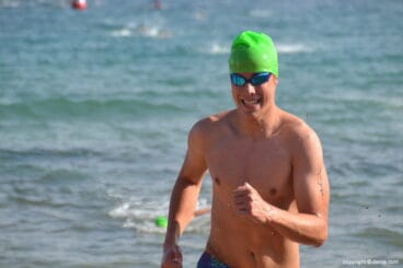 Miguel Ordóñez saliendo del mar