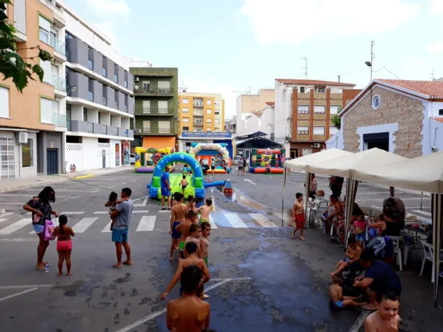 parque infantil en la fiesta compte arrere de ondara