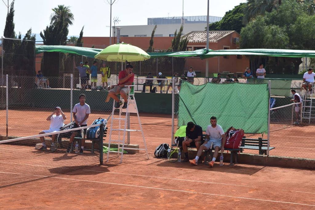 pistas del club tenis acogiendo partidos del orysol
