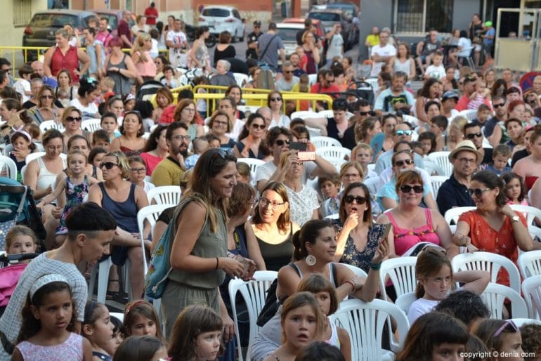 Público en la actuación de Dani Miquel