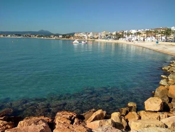 Remolcan una patera con 8 ocupantes al puerto de Xàbia 1 puerto de javea