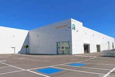 Puga  Cash & Carry facahada