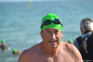 Quique Romany saliendo del mar