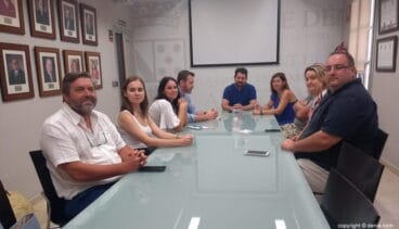 reunion de natxo costa amb els comerciants de denia a l'ajuntament