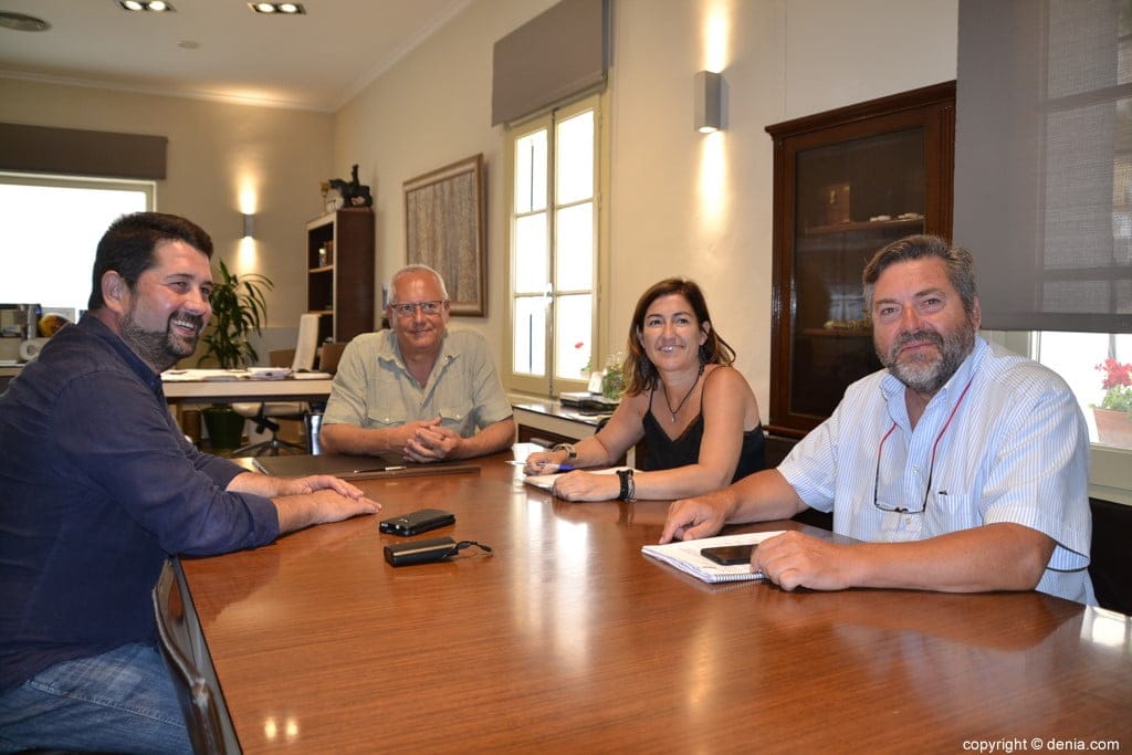 El director general de Comercio muestra su apoyo a la concejala Eva Ronda ante la polémica con los comerciantes 1 reunion del ayuntamiento de denia con natxo costa