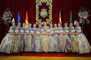 Rocío Gil y su corte de honor