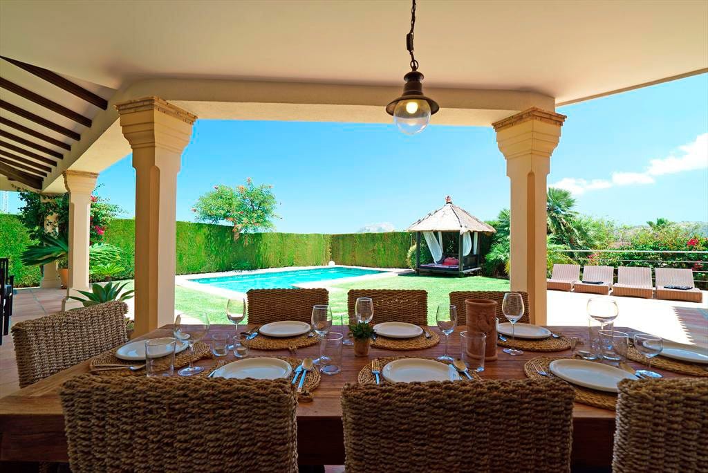 terraza de la casa aguila rent a villa